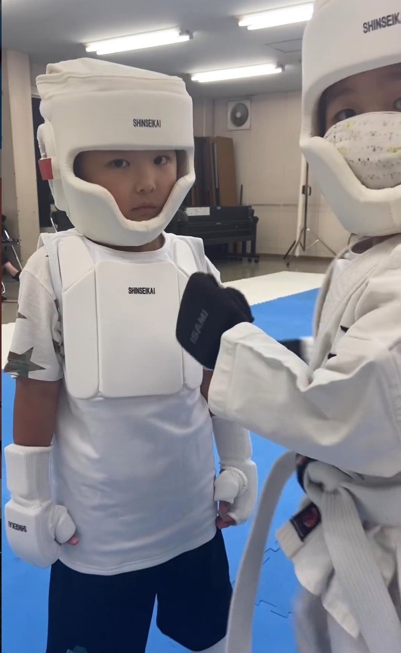道場の先生が「女の子にはパンチしたらあかんからせえへんの？」と聞くと…