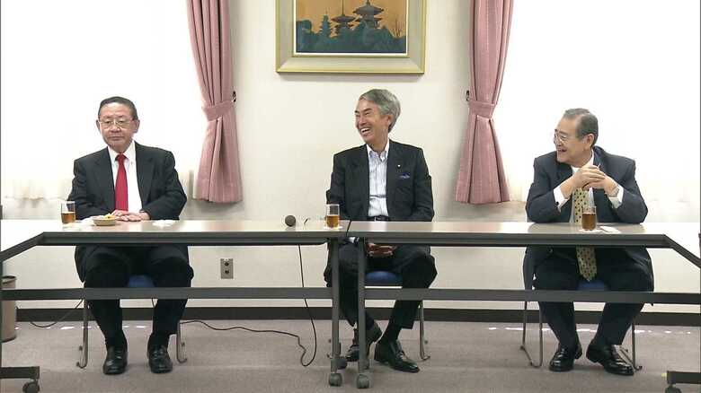石原派の会合に出席する山崎拓氏