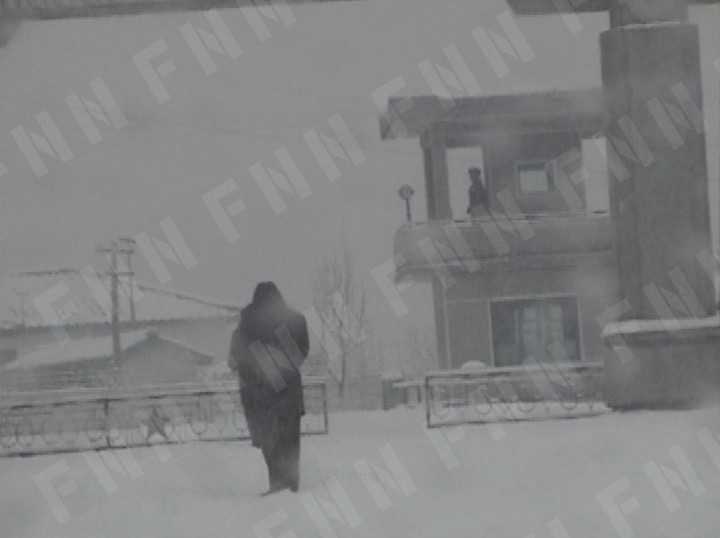 ヨドク政治犯収容所の門の中は次回