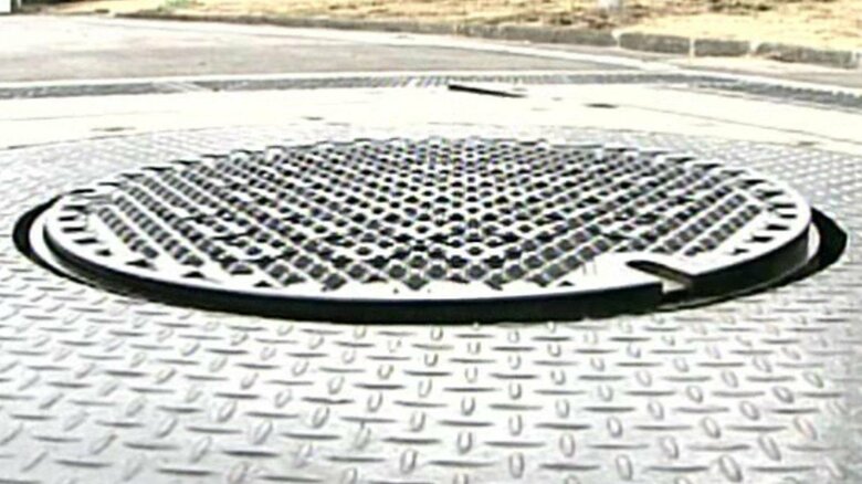 少しの圧力はふたが浮上して逃がす（提供：日本下水道協会）