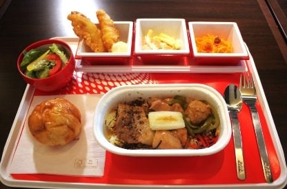 御料鶴でフライト気分　機内食ランチ　　税込　1800円