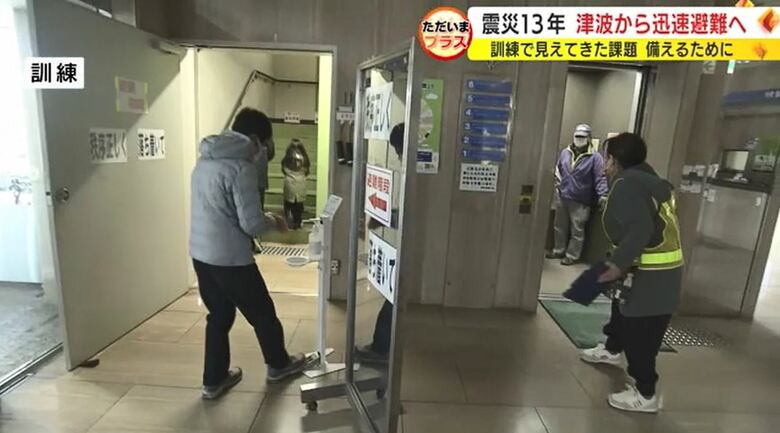 階段の横にエレベーター