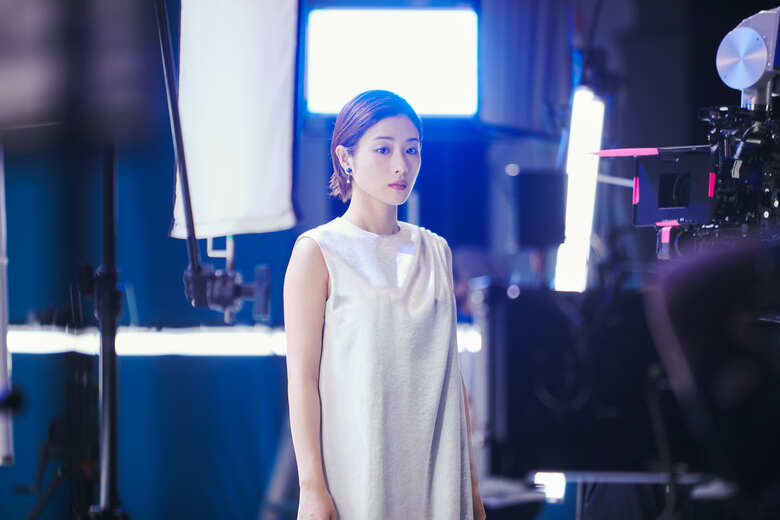 石原さとみさん　CMメイキングカット