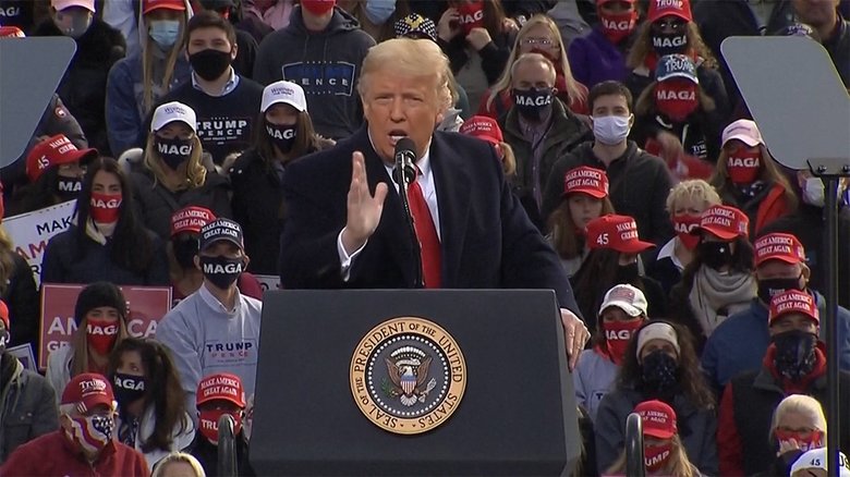 トランプ氏 週末も激戦州に ペンス氏側近がコロナ感染