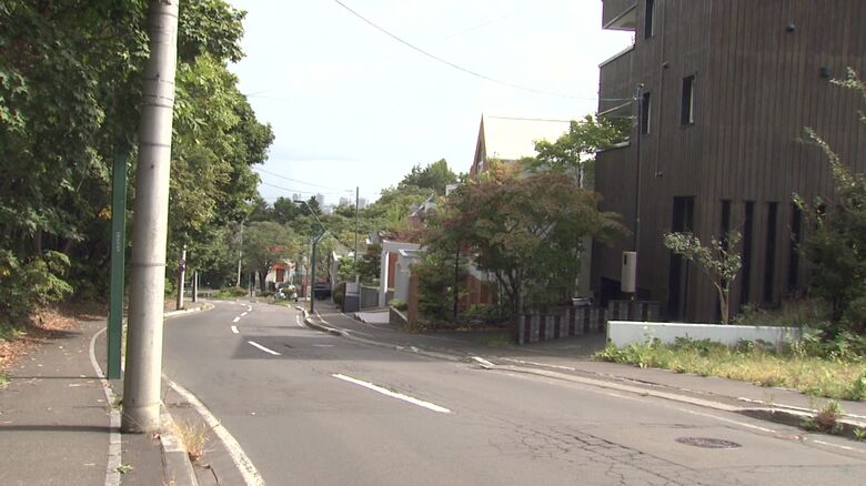 現場は観光客も大勢訪れる住宅街