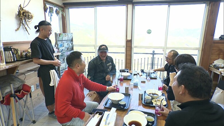 休憩所では本格的なラーメンが味わえる