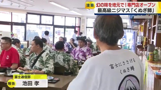高砂部屋一行が来店した店内を眺める中村さん