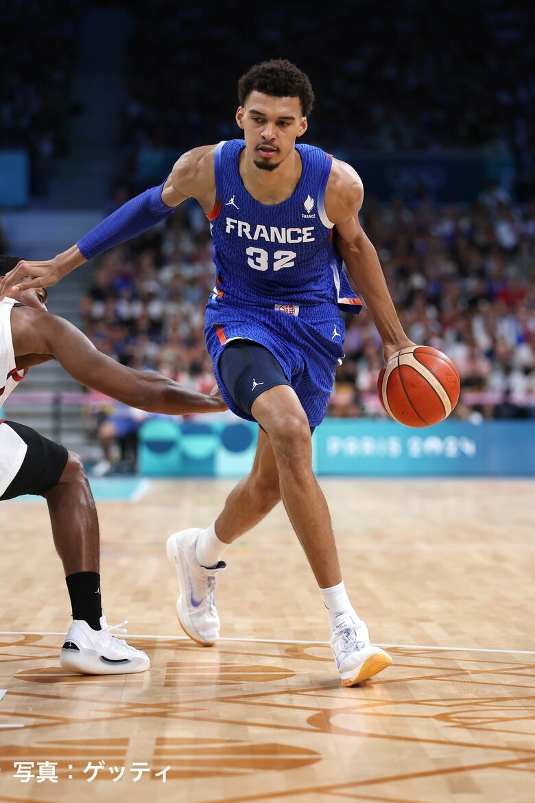 日本ーフランス戦でのビクター・ウェンバンヤマ（30日、ピエール・モロワ競技場）