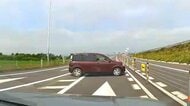 【あわや衝突】高速道路をふさぐ危険な高齢ドライバーの車…行先を間違ったのか合流車線付近で”ウロウロ”…最後は進入口を逆走して走り去る＜北海道釧路市＞