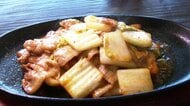 「家庭でも簡単に作れる」食品メーカー「桃屋」と小海町がコラボ　期間限定メニュー「豚キムチ」「ペペロンチーノ」など4種類を温泉施設で提供　長野