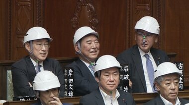 防災庁法案が衆院を通過した日に国会で訓練　あご紐は「顔の前」、講評に議場から笑い声…