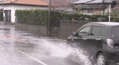 冠水道路は「水深が車の床面を超えたらもう危険!」台風時にドライバーが押さえておきたい留意点