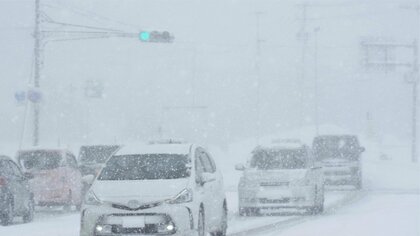 視界が一面真っ白になる「ホワイトアウト」…遭遇したらどうする？運転時の対処法を専門家に聞いた