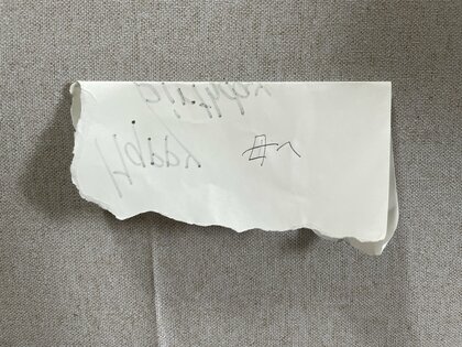 母親が中1息子の部屋に入ると頭上から紙片？“思春期のトラップ”かと思いきや…「ハッピーバースデー」の伝え方が素敵