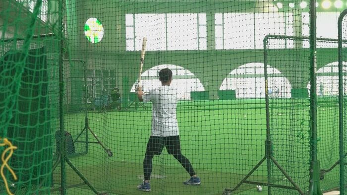 昨年2月の沖縄キャンプで全体練習後に打撃練習を行う岡林