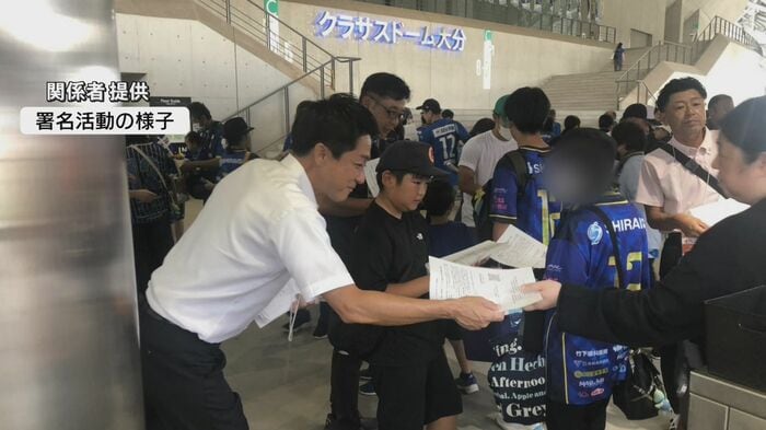 署名活動の様子