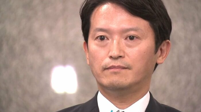 県議会後取材に応じた斎藤知事