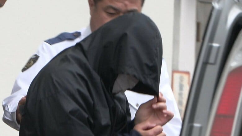 移送される「ナチュラル」会長の小畑寛昭容疑者…2025年12月からホテルに潜伏　2月3日まで宿泊代支払い済み　鹿児島・奄美市｜FNNプライムオンライン