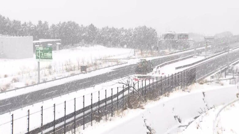 新名神高速で滞留など交通障害も…“今季最長寒波”きょう大雪1回目ピーク　青森・酸ヶ湯で499cm積雪　3連休に再びピーク見込み｜FNNプライムオンライン