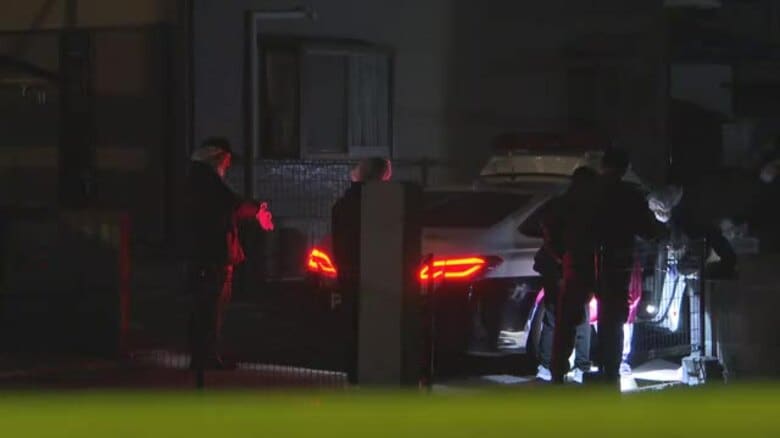 新居浜の住宅で血を流し倒れた住人男性死亡　警察が包丁を回収　 自殺と事件の両面で捜査【愛媛】｜FNNプライムオンライン