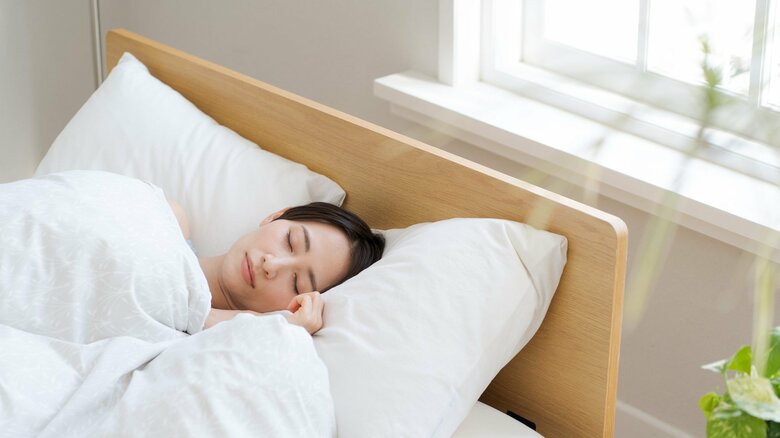 寝る時は「豆電球」もNG！？眠りは朝夜の「光」でコントロールできる　お勧めグッズ2つを睡眠のプロが紹介｜FNNプライムオンライン