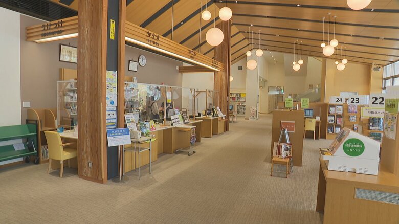 室内の温度計は「26.5度」“クーリングシェルター”の図書館に来館者増加？「涼しさ抜群」｜FNNプライムオンライン