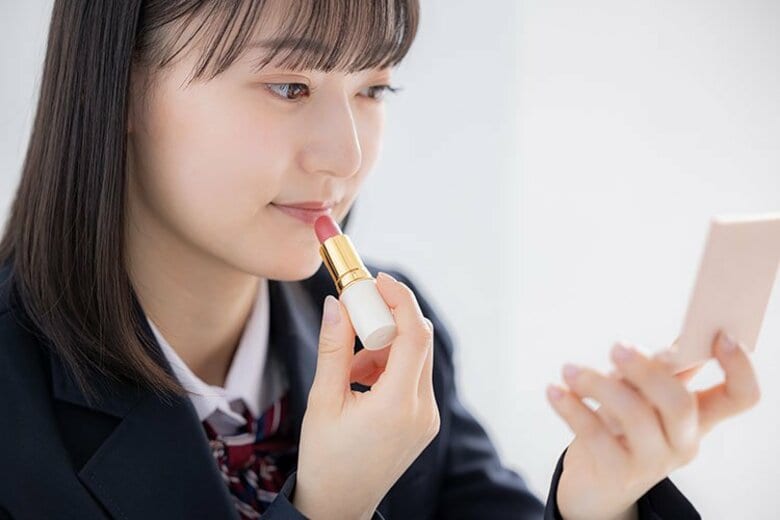 【調査結果】普段メイクをする小中学生は約7割！中学生の4割近くが「毎日学校へメイクしていく」と回答、学校でメイクに関するルールがあるのは73.8％