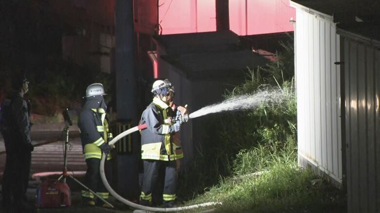 心肺停止の状態で見つかる…市営住宅の一室が全焼し男性1人が死亡 住人の74歳男性と連絡取れず身元確認進める｜FNNプライムオンライン
