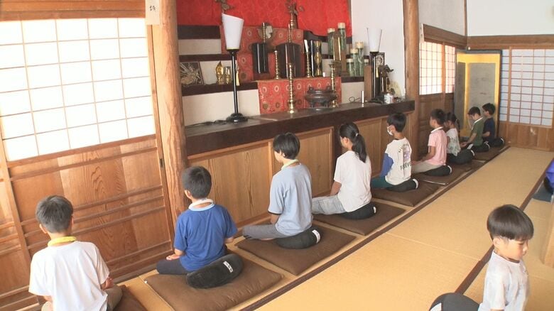 元気いっぱいの子どもたちが“座禅”に挑戦「ちょっと退屈だったけど楽しかった」 地域のお寺で夏の思い出づくり！新潟｜FNNプライムオンライン