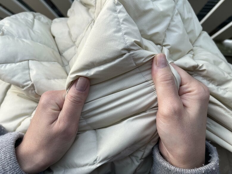 “だま”になっている部分は手で揉みほぐす（特集班撮影）