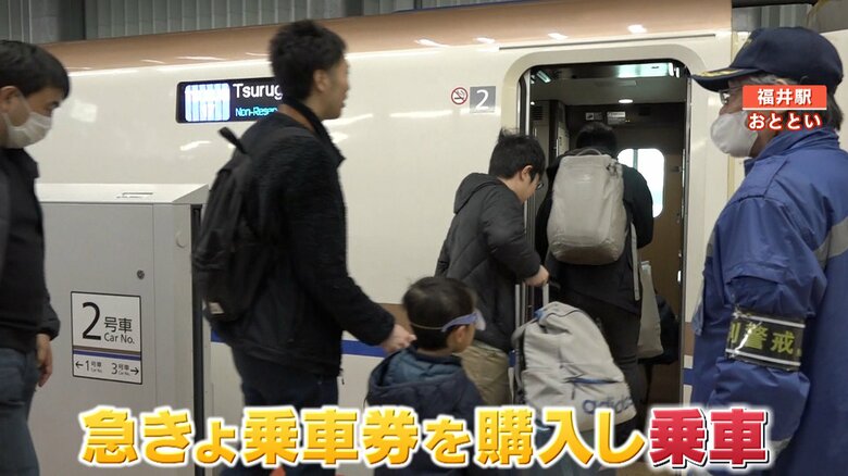 （急きょ新幹線に乗ることになった親子）