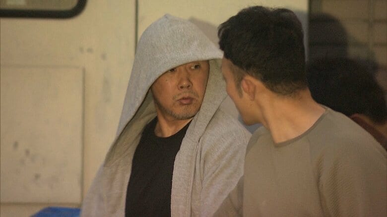 福生署に入る高林容疑者　1日午後