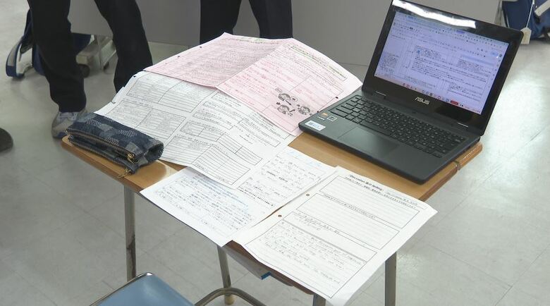 拡張パーツを使うと、筆箱も置ける