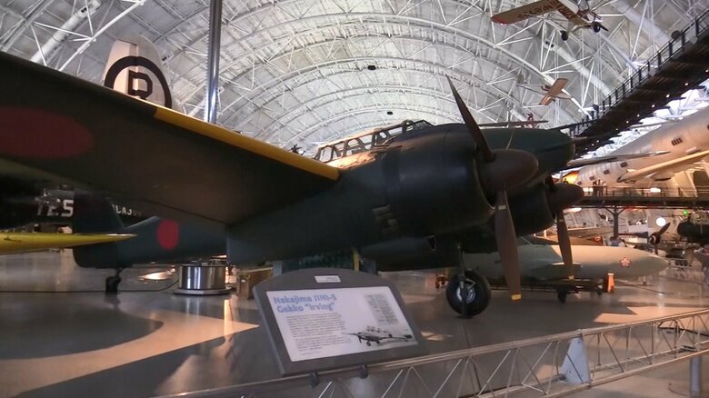 第2次大戦中の展示ブースには旧日本軍の航空機もある