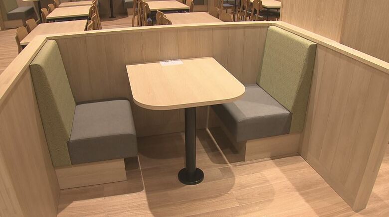 3階フードコートのボックス席