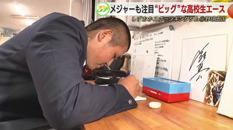 野球ノートに反省点などを記入