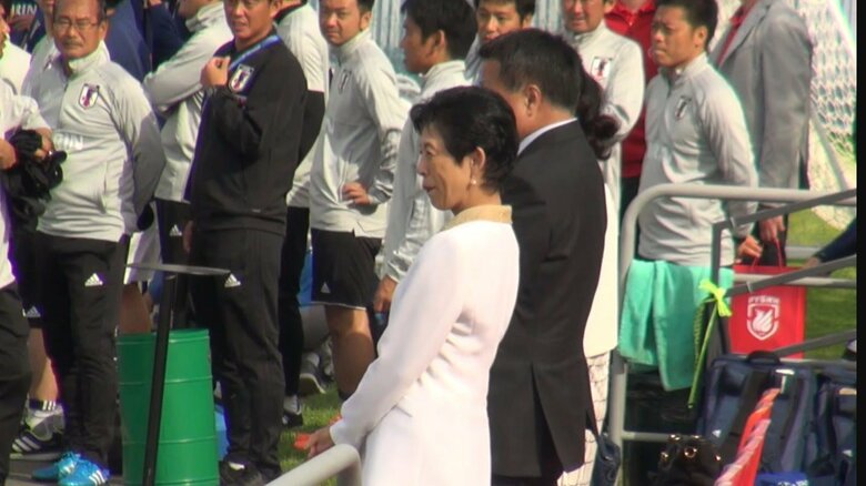 ロシア大会で、日本代表を激励される久子さま（2018年6月 ロシア）