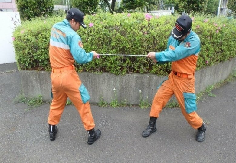 特殊救助隊員でも引きちぎれない（警視庁警備部災害対策課Xより）