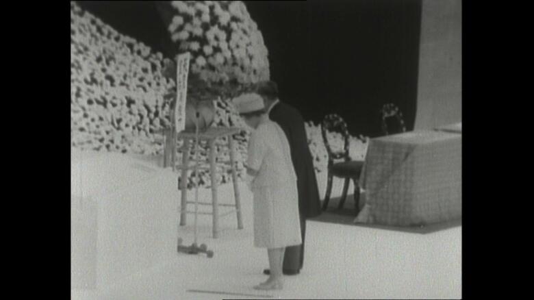 昭和40（1965）年8月 全国戦没者追悼式に参列した昭和天皇・香淳皇后