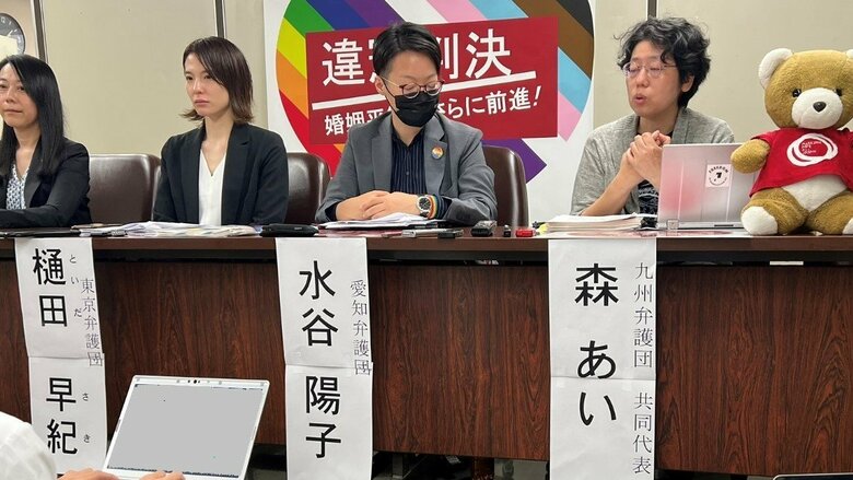 １日に行われた「結婚の自由をすべての人に」訴訟の会見に臨む、樋田弁護士