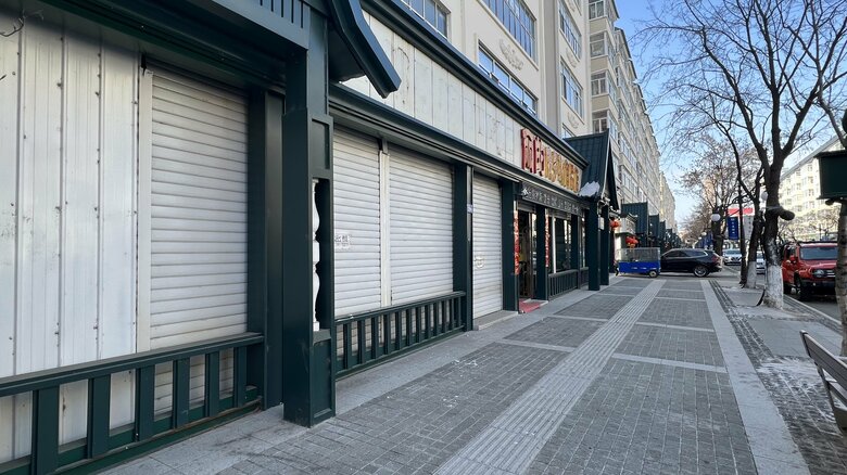 閑散としたロシア商店街