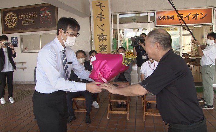 左：店を引き継いだ秋丸浩司さん　右：元店主の中西幸一郎さん