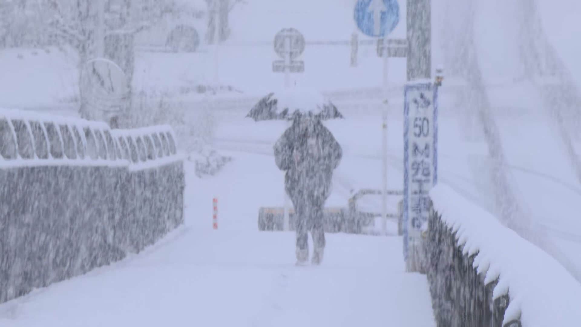 強風でフェンスが数十ｍ倒れた所も…東海3県の上空に強い寒気 岐阜では12日明け方にかけ山地を中心に大雪の見込み