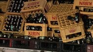 トランプ大統領の車列通過後ビール瓶散乱 トラックの積み荷落下 東京・千代田区