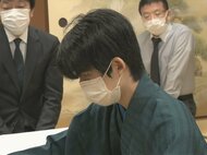 藤井二冠が豊島叡王降し“最年少三冠”に 28年ぶり羽生九段の記録更新も「対局は続くので意識せず前に」