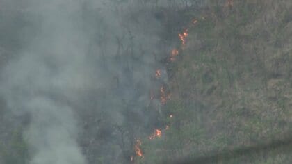 「ふつうの生活に戻って」岩手・大槌町の山林火災6日目、焼失面積は1600ヘクタール超　煙が町覆う　現場から中継