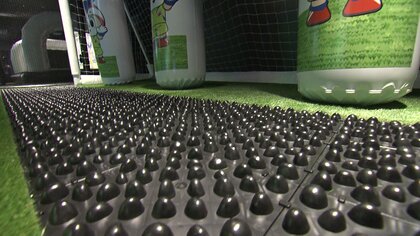 激痛に耐えられるか？！体験した記者が足つぼPKに悶絶　長崎の新スポット「VS STADIUM」が熱い【長崎発】