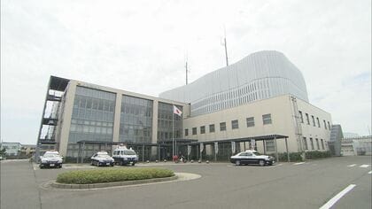 ガラスのケースを割って？全長100～130cmのヘビ「マラヤン ブラッド パイソン」がホームセンターから脱走　新潟・上越市