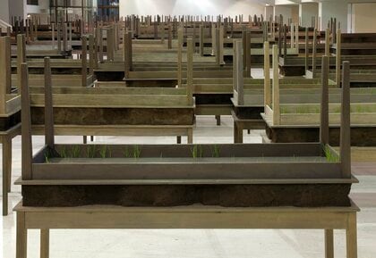 Doris Salcedo ドリス サルセド Contemporary 作品集 1）女性作家-Doris Salcedo- 疎外された人々の具体化｜artoday
