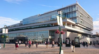 どこでも本が読めちゃう 全館図書館 の 大和市立図書館 が1位に 外観